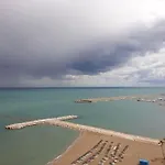 Seafront With Pool Apartament *