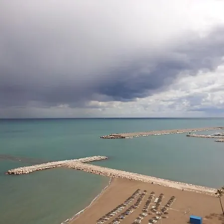 Seafront With Pool Appartement *