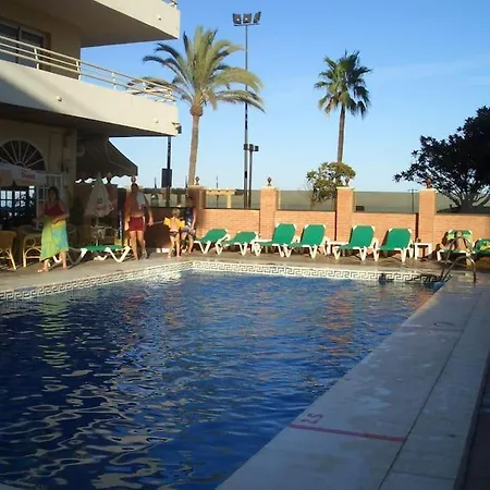 Seafront With Pool Appartement *